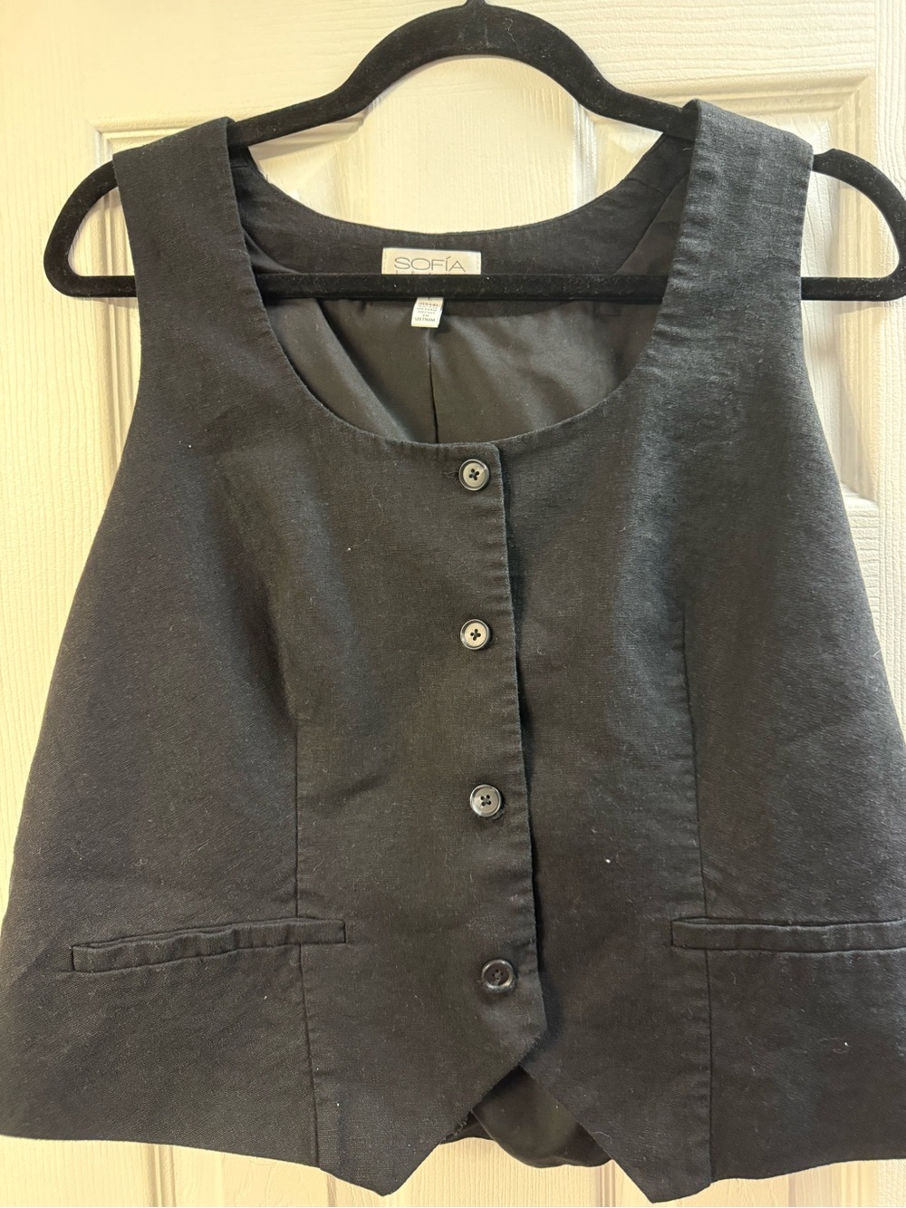 sofia by sofia vergara Black Sleeveless Button Vest